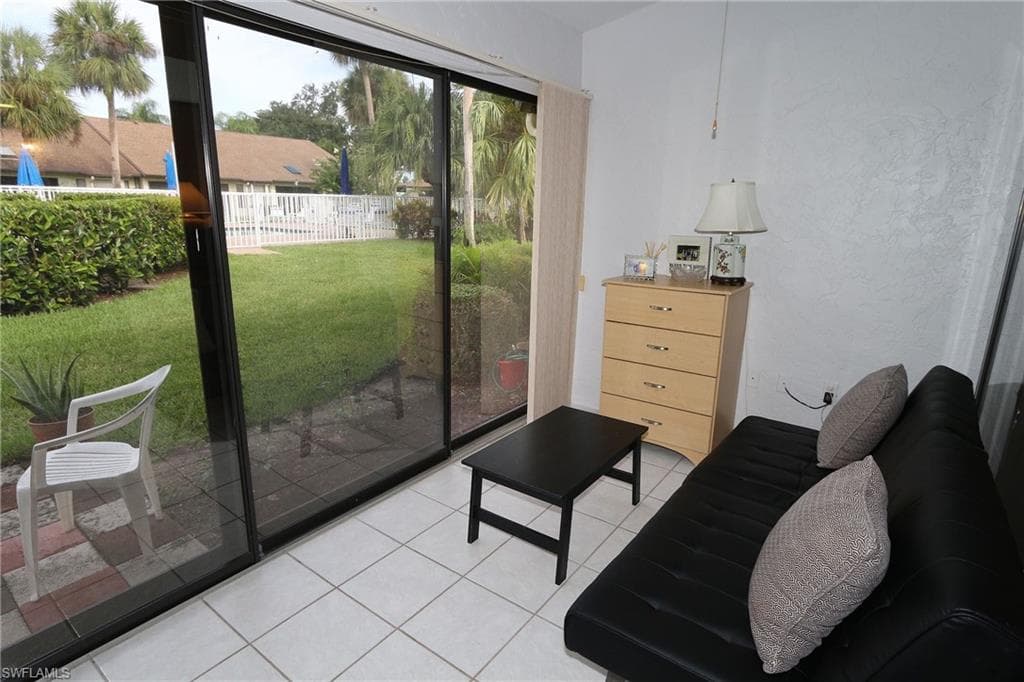 10805 Queen Anne LN # 203, NAPLES FL 34109-17