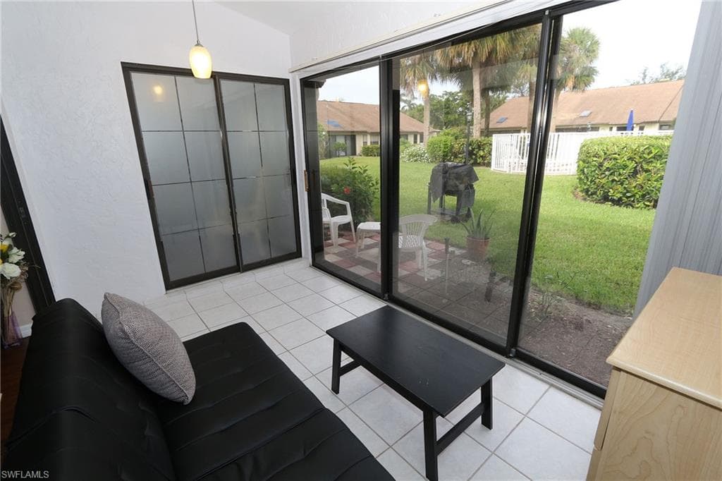 10805 Queen Anne LN # 203, NAPLES FL 34109-18