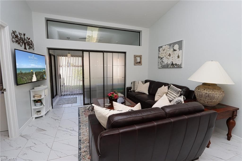 10805 Queen Anne LN # 203, NAPLES FL 34109-7