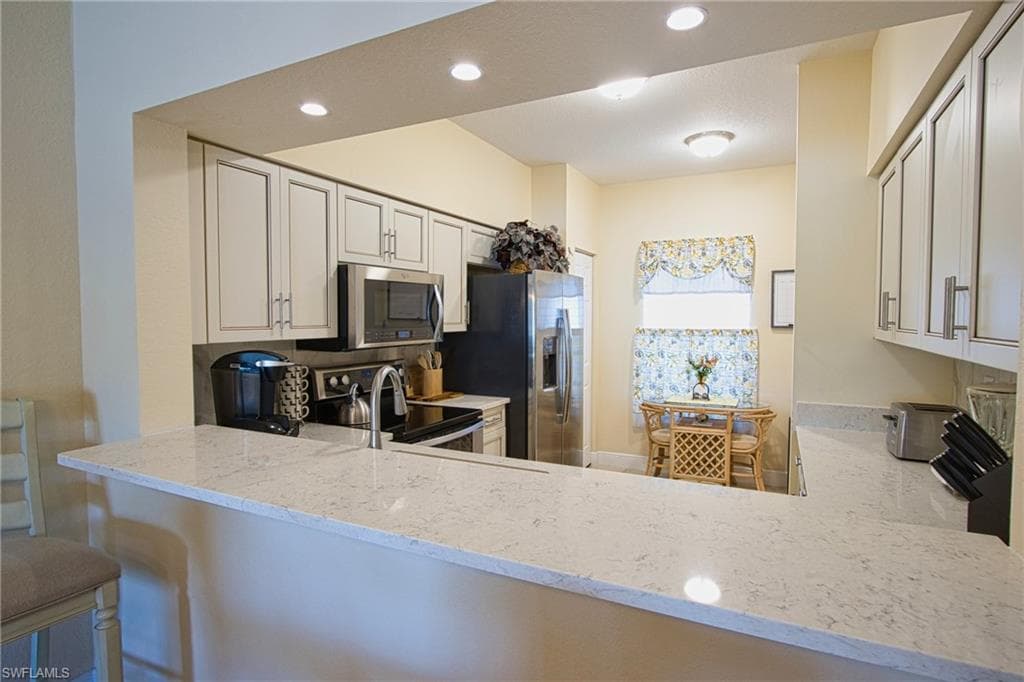 3250 Cypress Glen WAY # 403, NAPLES FL 34109-10