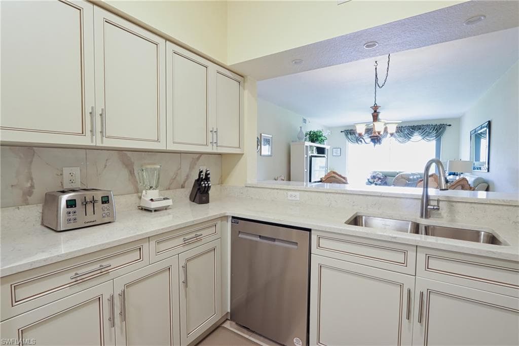 3250 Cypress Glen WAY # 403, NAPLES FL 34109-7