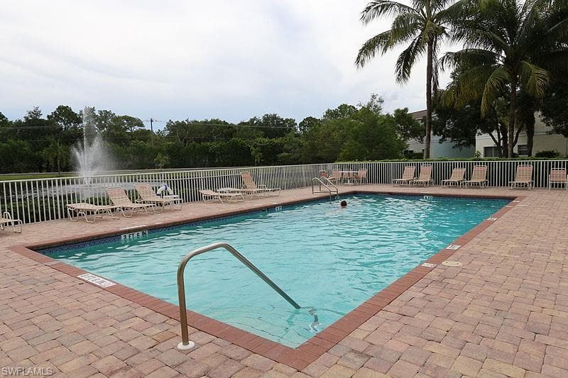 3250 Cypress Glen WAY # 403, NAPLES FL 34109-20