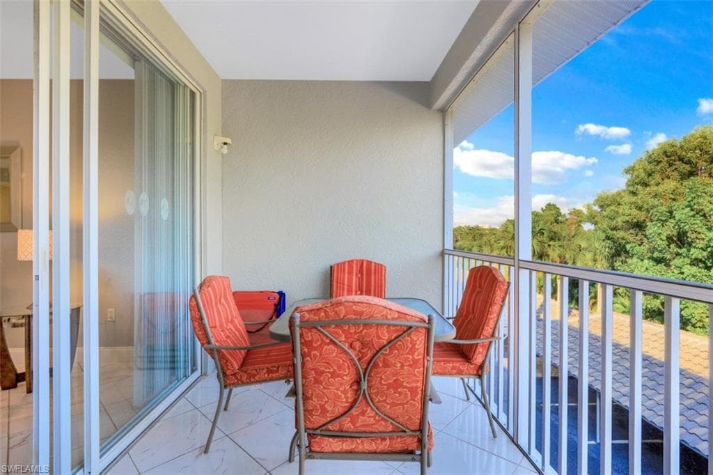 519 Roma CT # 305, NAPLES FL 34110-16