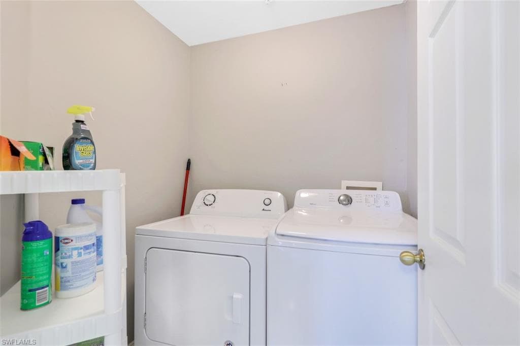 519 Roma CT # 305, NAPLES FL 34110-13