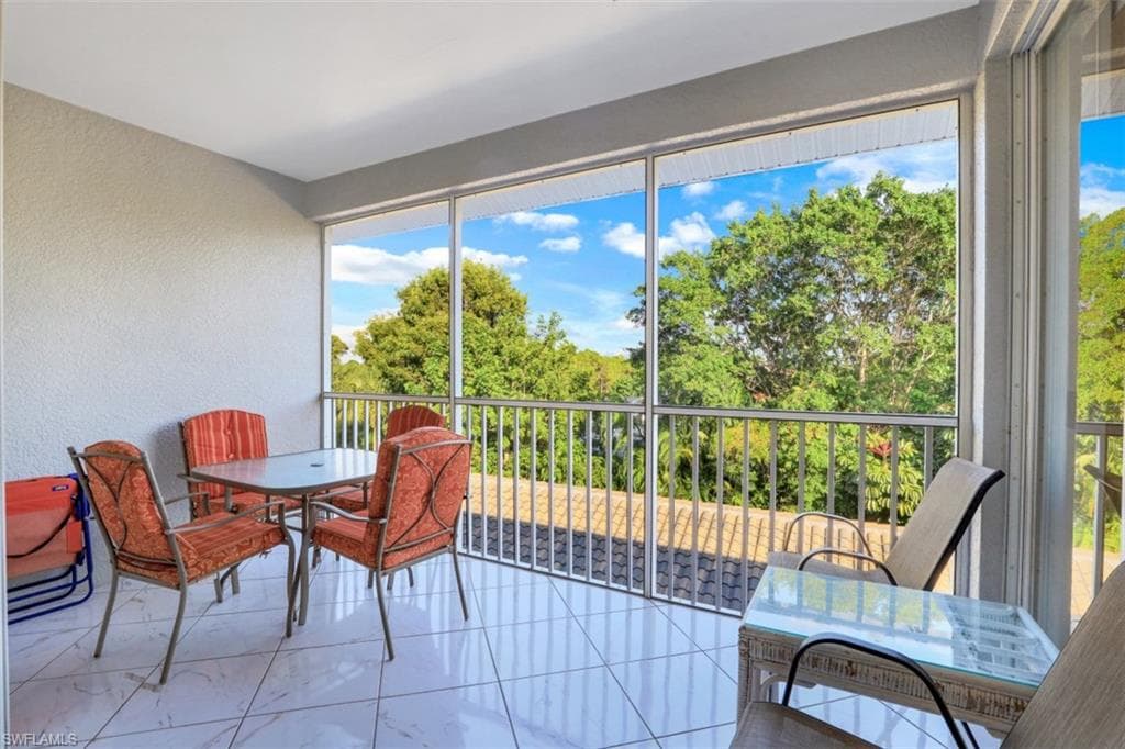 519 Roma CT # 305, NAPLES FL 34110-14