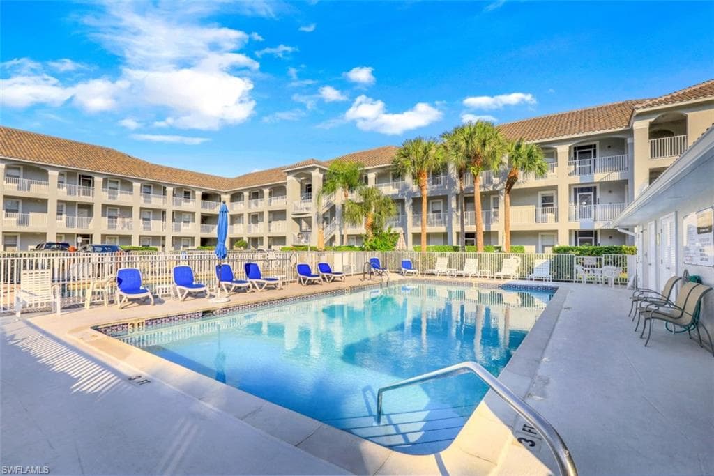 519 Roma CT # 305, NAPLES FL 34110-18