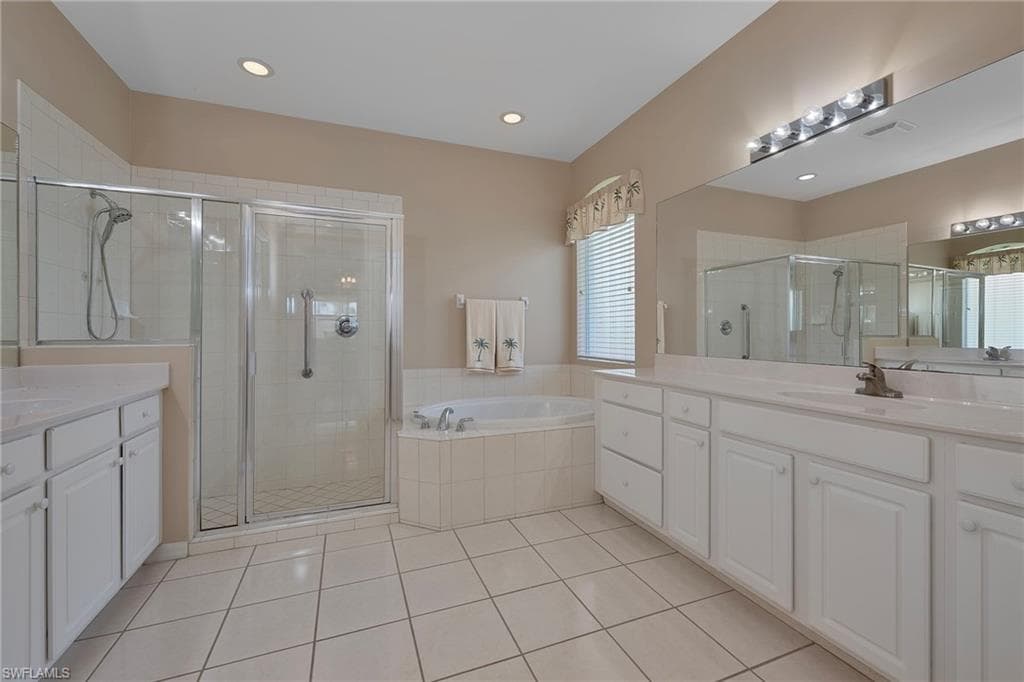 9239 Spanish Moss WAY, BONITA SPRINGS FL 34135-8