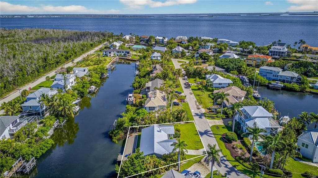 1739 Jewel Box DR, SANIBEL FL 33957-33