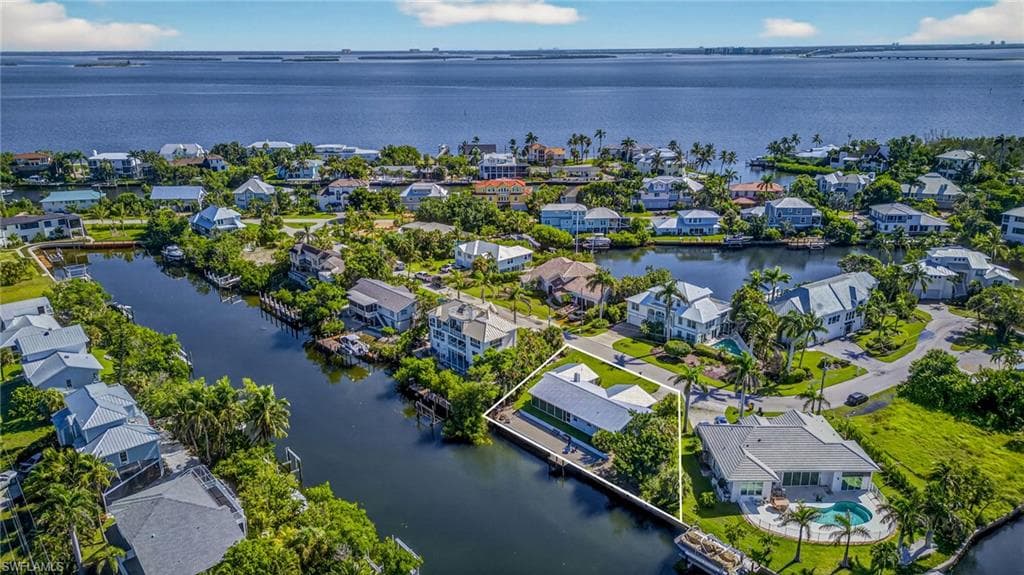 1739 Jewel Box DR, SANIBEL FL 33957-32