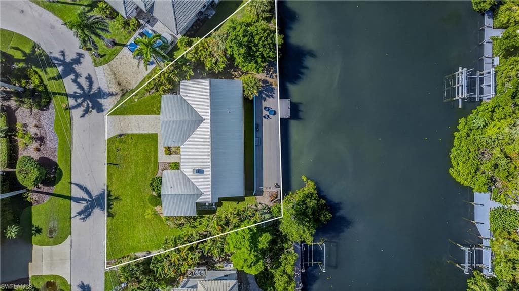 1739 Jewel Box DR, SANIBEL FL 33957-30