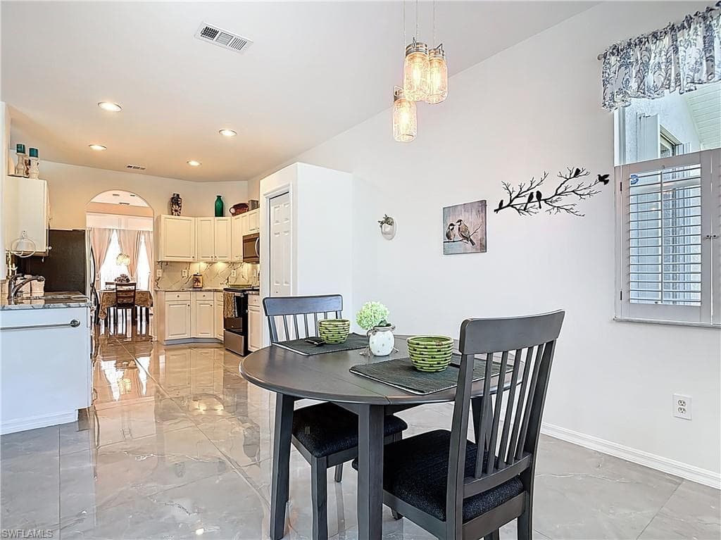 9346 Palm Island CIR, NORTH FORT MYERS FL 33903-12