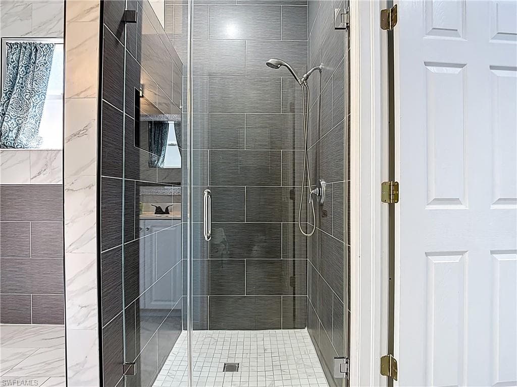 9346 Palm Island CIR, NORTH FORT MYERS FL 33903-25