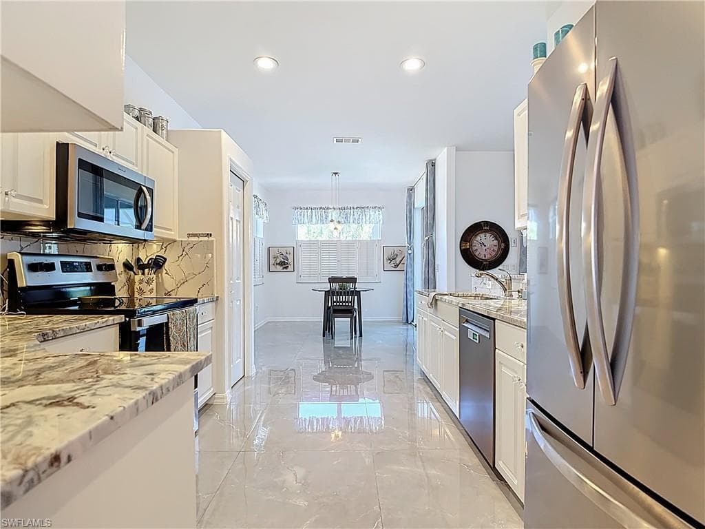 9346 Palm Island CIR, NORTH FORT MYERS FL 33903-6