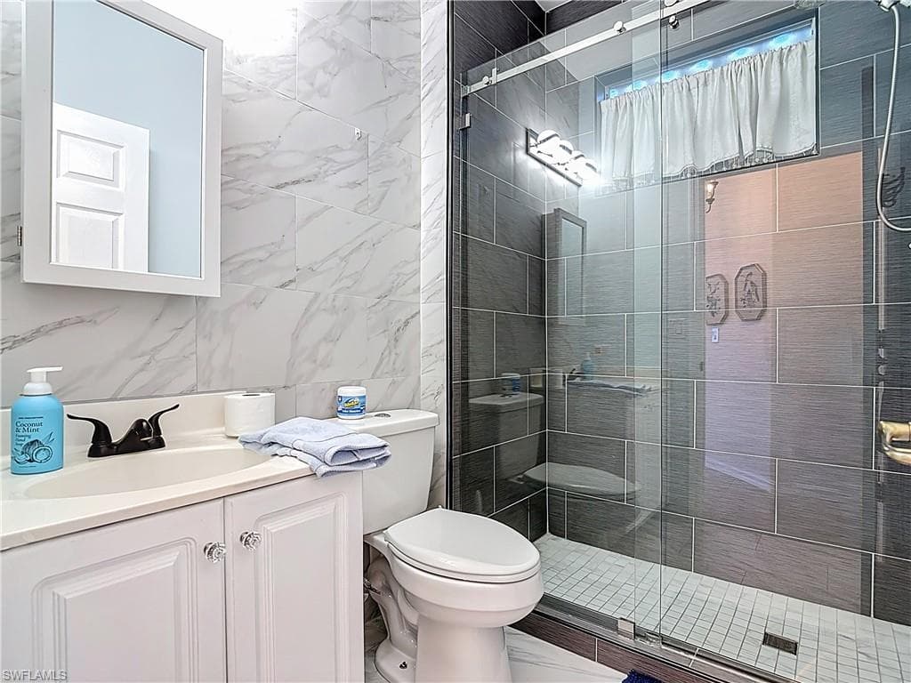 9346 Palm Island CIR, NORTH FORT MYERS FL 33903-19