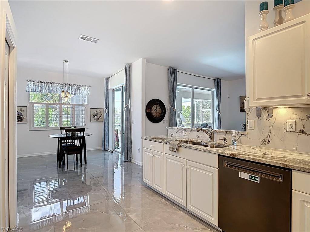 9346 Palm Island CIR, NORTH FORT MYERS FL 33903-8