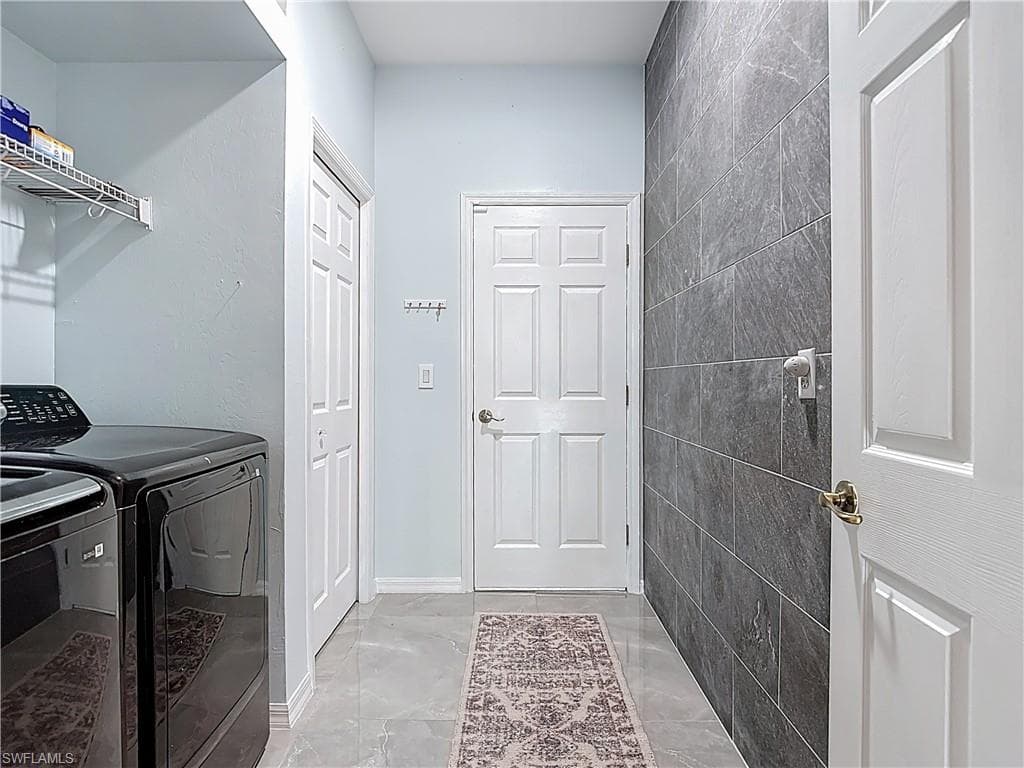 9346 Palm Island CIR, NORTH FORT MYERS FL 33903-29