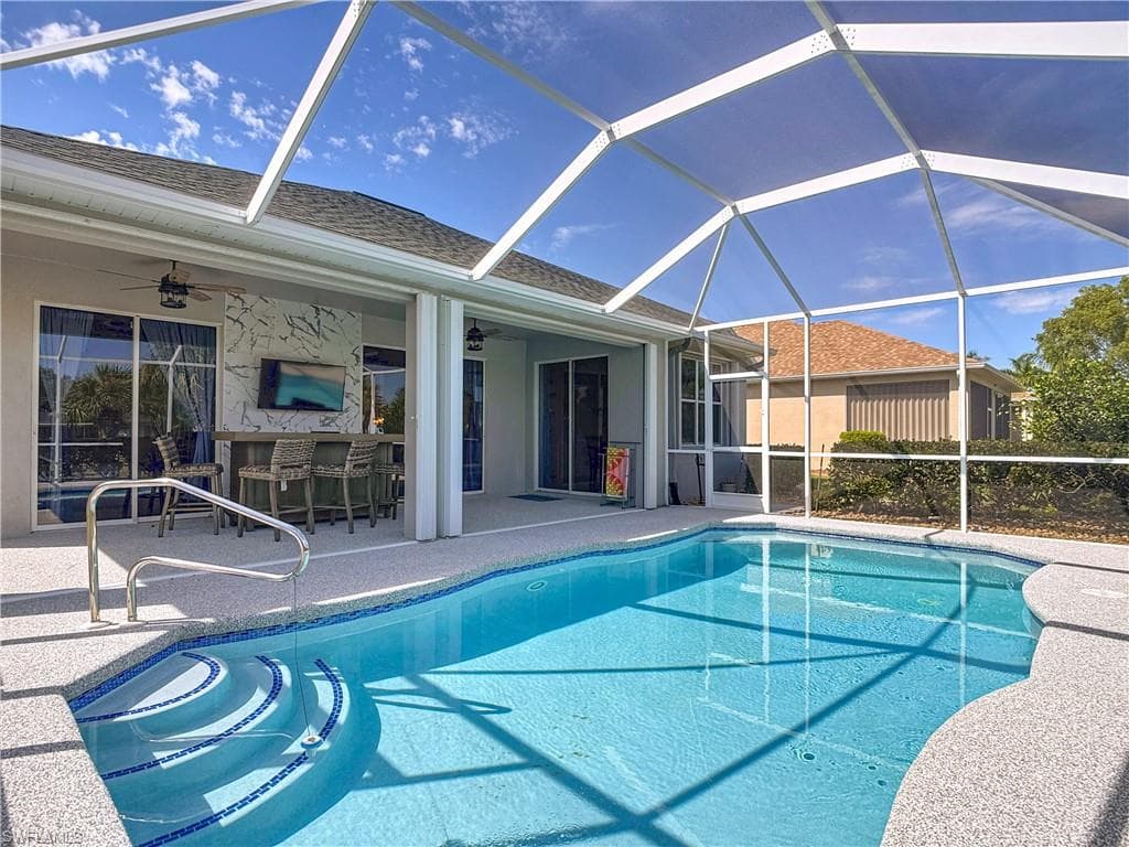 9346 Palm Island CIR, NORTH FORT MYERS FL 33903-37