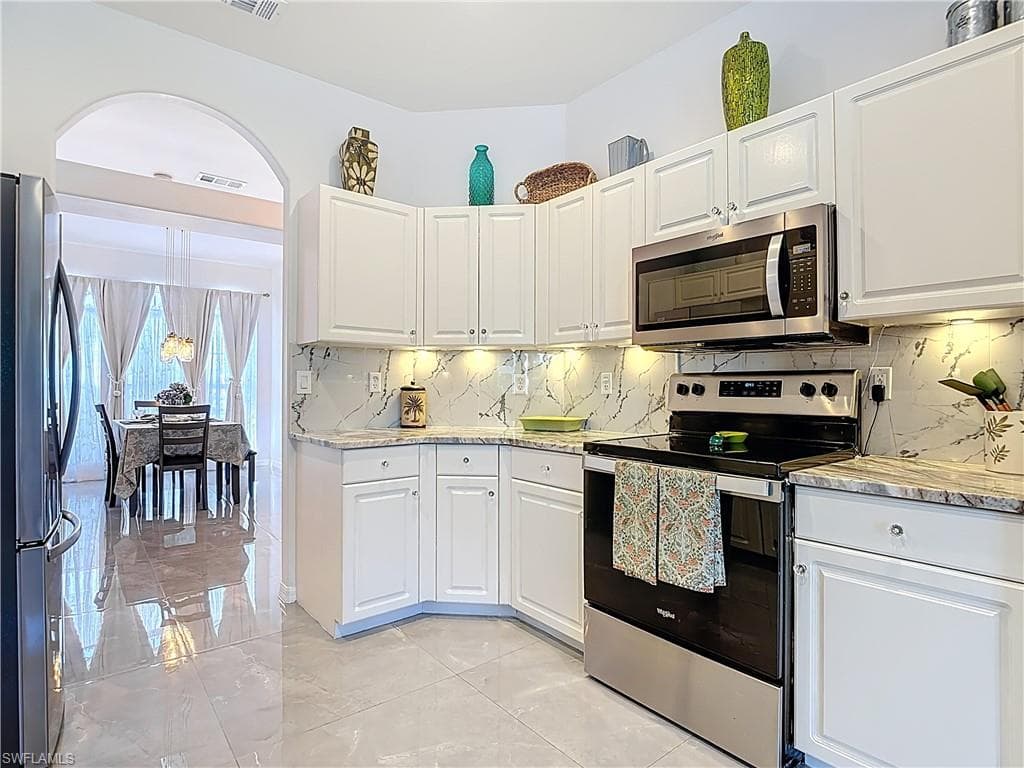 9346 Palm Island CIR, NORTH FORT MYERS FL 33903-9