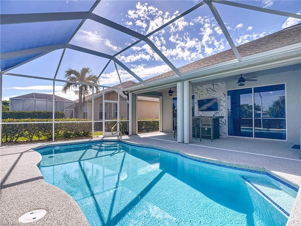 9346 Palm Island CIR, NORTH FORT MYERS FL 33903-36