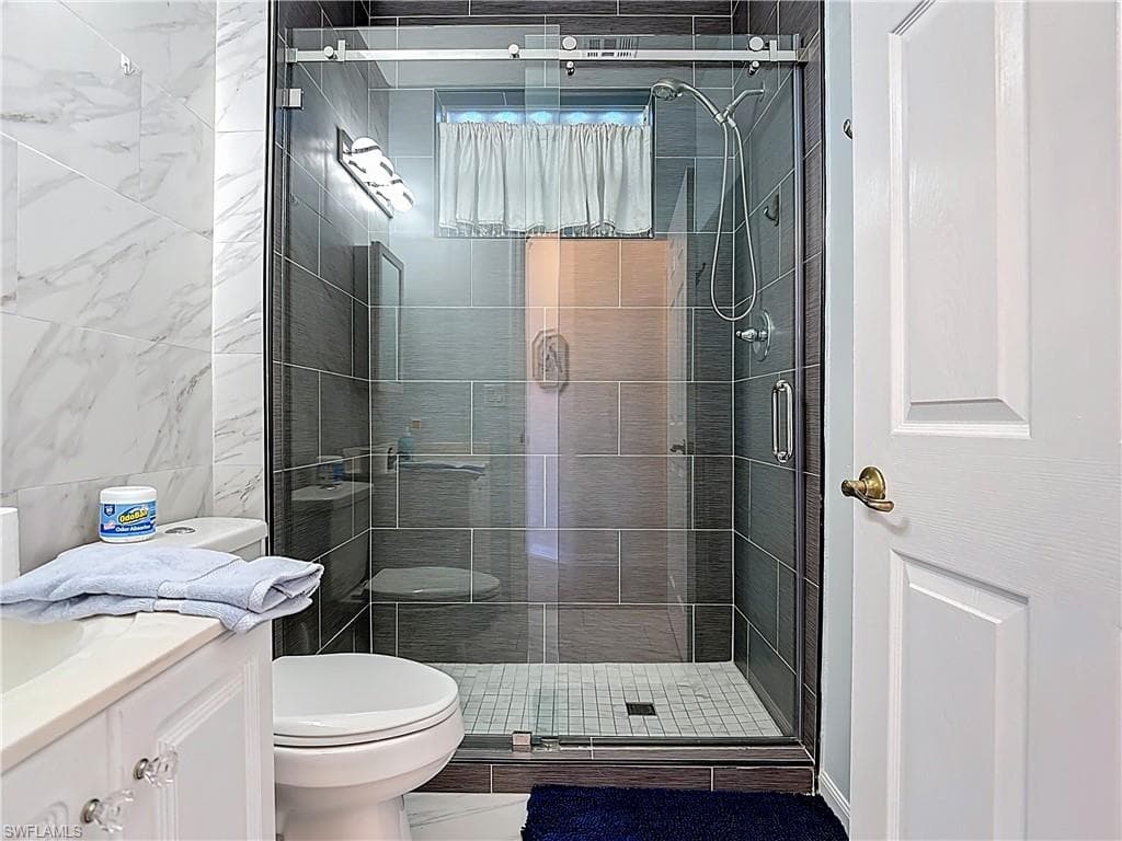 9346 Palm Island CIR, NORTH FORT MYERS FL 33903-18