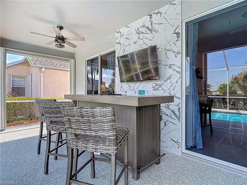 9346 Palm Island CIR, NORTH FORT MYERS FL 33903-34