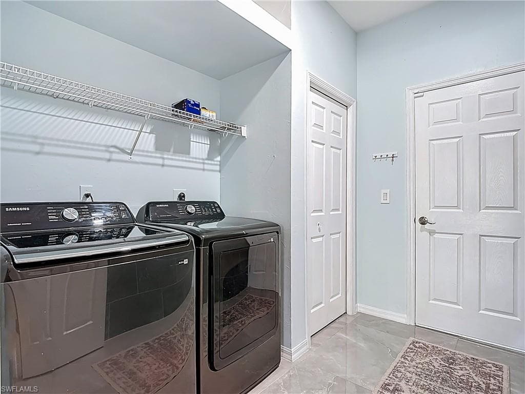 9346 Palm Island CIR, NORTH FORT MYERS FL 33903-30