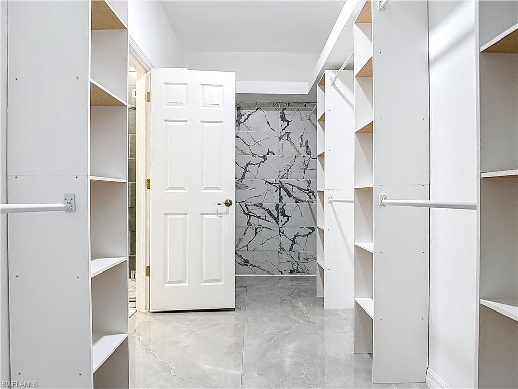 9346 Palm Island CIR, NORTH FORT MYERS FL 33903-28