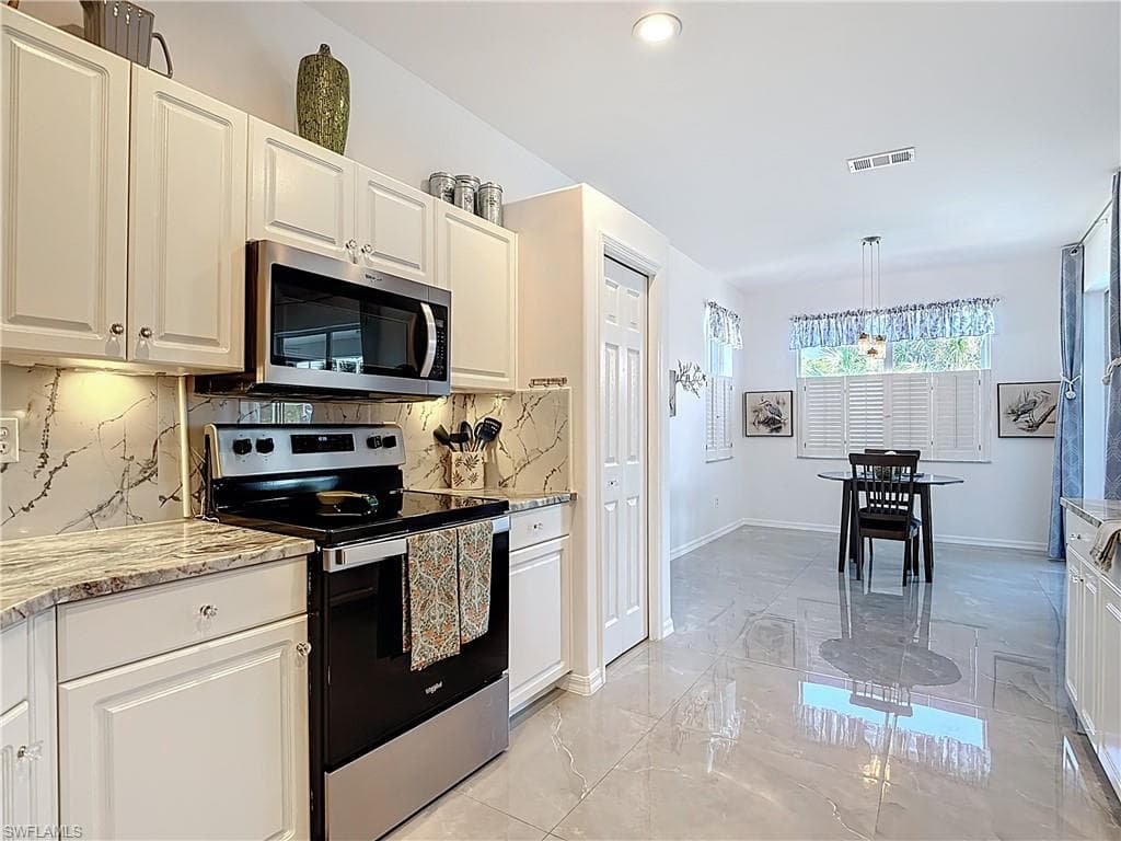 9346 Palm Island CIR, NORTH FORT MYERS FL 33903-7