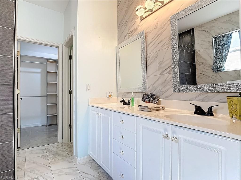 9346 Palm Island CIR, NORTH FORT MYERS FL 33903-24