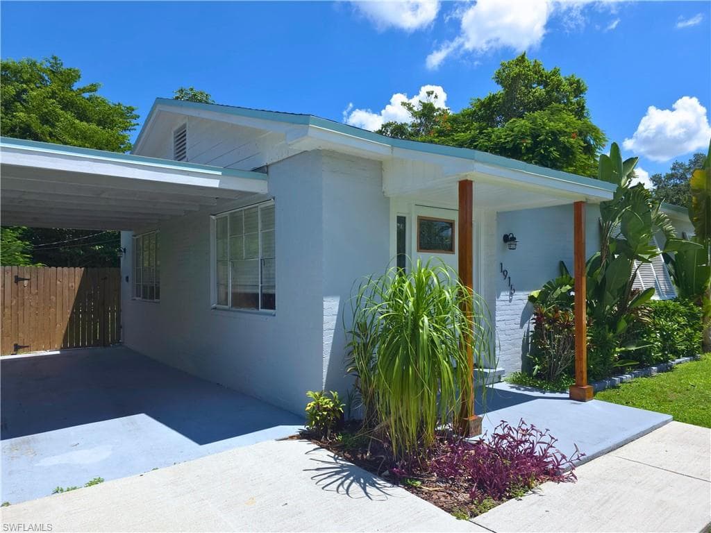 1915 Llewellyn DR, FORT MYERS FL 33901-1