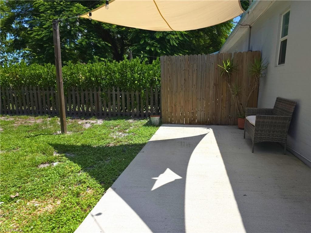 1915 Llewellyn DR, FORT MYERS FL 33901-16