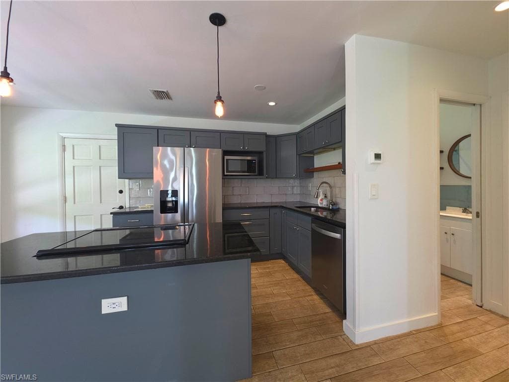 1915 Llewellyn DR, FORT MYERS FL 33901-9