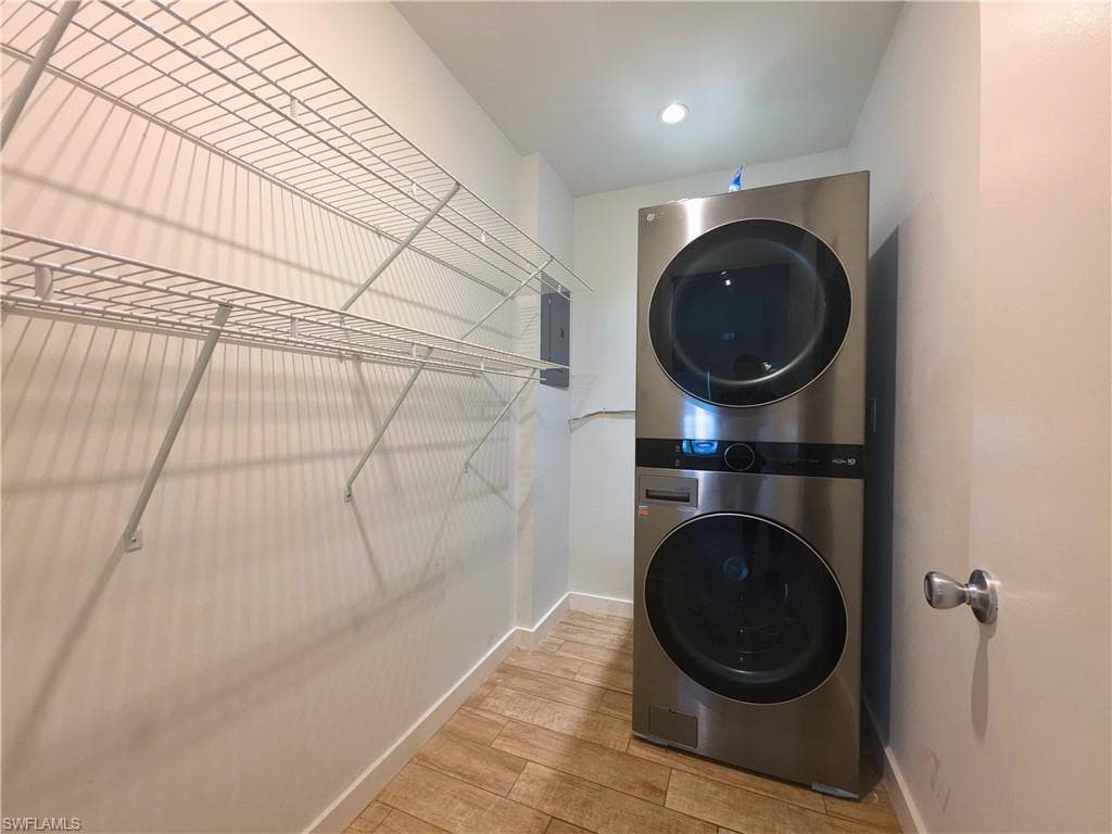 1915 Llewellyn DR, FORT MYERS FL 33901-13