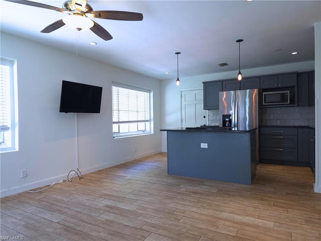 1915 Llewellyn DR, FORT MYERS FL 33901-7