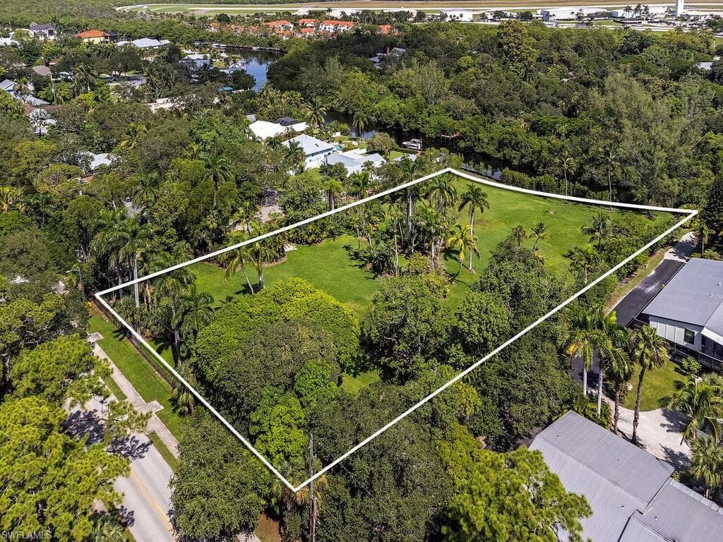2505 ESTEY AVE, NAPLES FL 34104-2