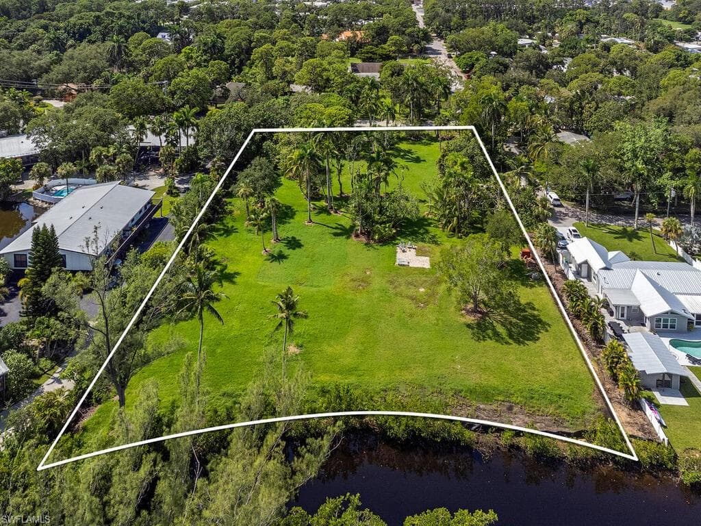 2505 ESTEY AVE, NAPLES FL 34104-8