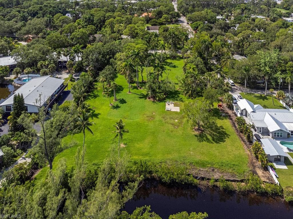 2505 ESTEY AVE, NAPLES FL 34104-9