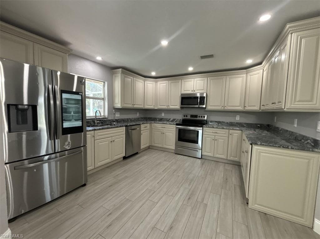 8216 New Jersey BLVD, FORT MYERS FL 33967-4