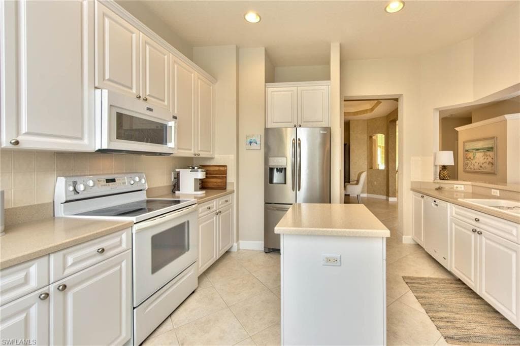 9657 Cypress Hammock CIR # 202, ESTERO FL 34135-11