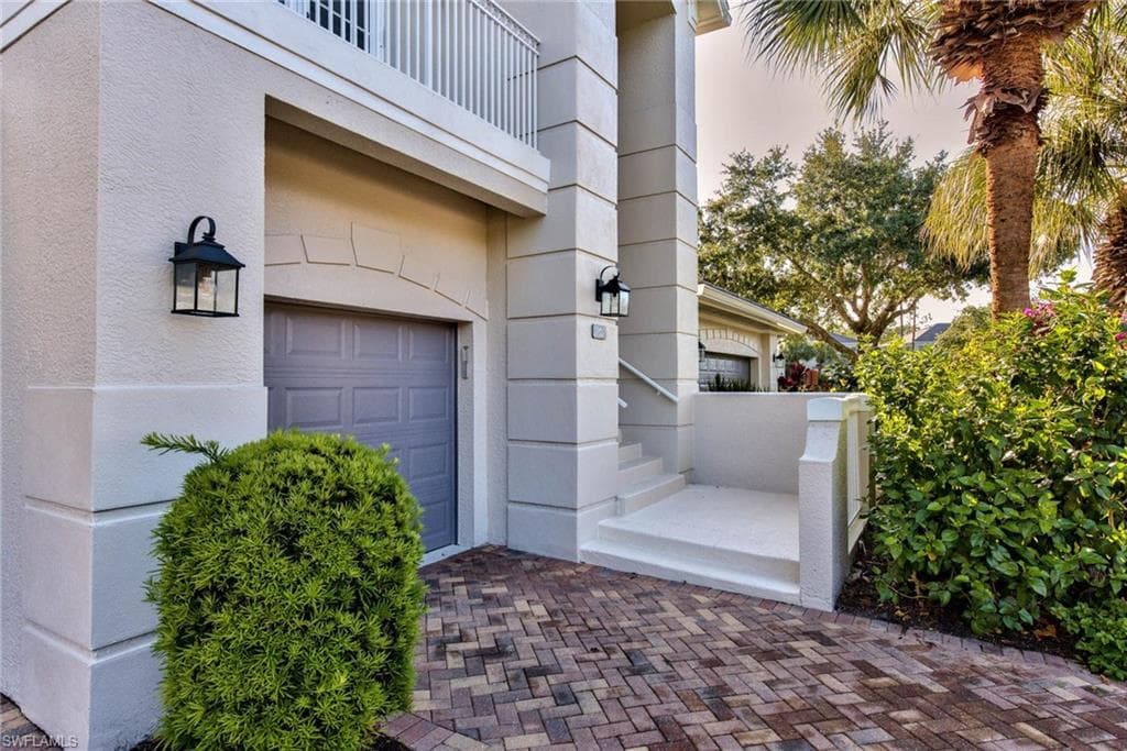 9657 Cypress Hammock CIR # 202, ESTERO FL 34135-2