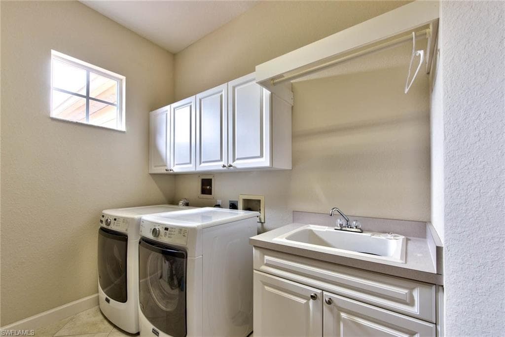 9657 Cypress Hammock CIR # 202, ESTERO FL 34135-33