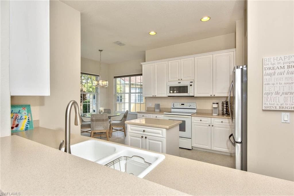 9657 Cypress Hammock CIR # 202, ESTERO FL 34135-13