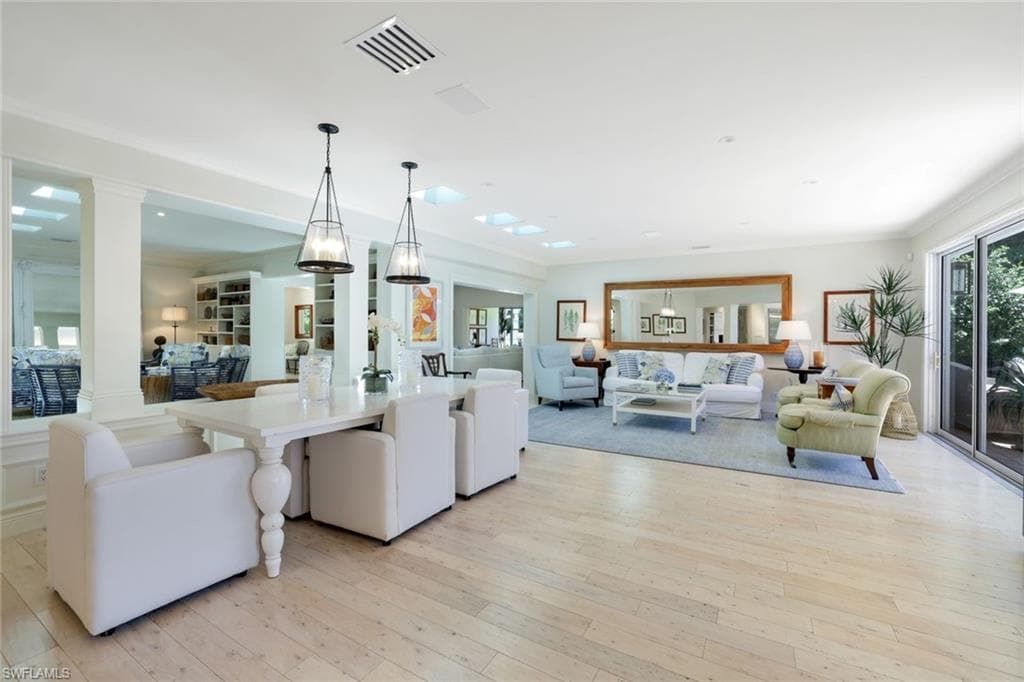 642 6th AVE N, NAPLES FL 34102-6