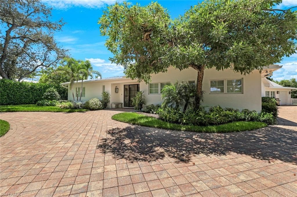 642 6th AVE N, NAPLES FL 34102-2