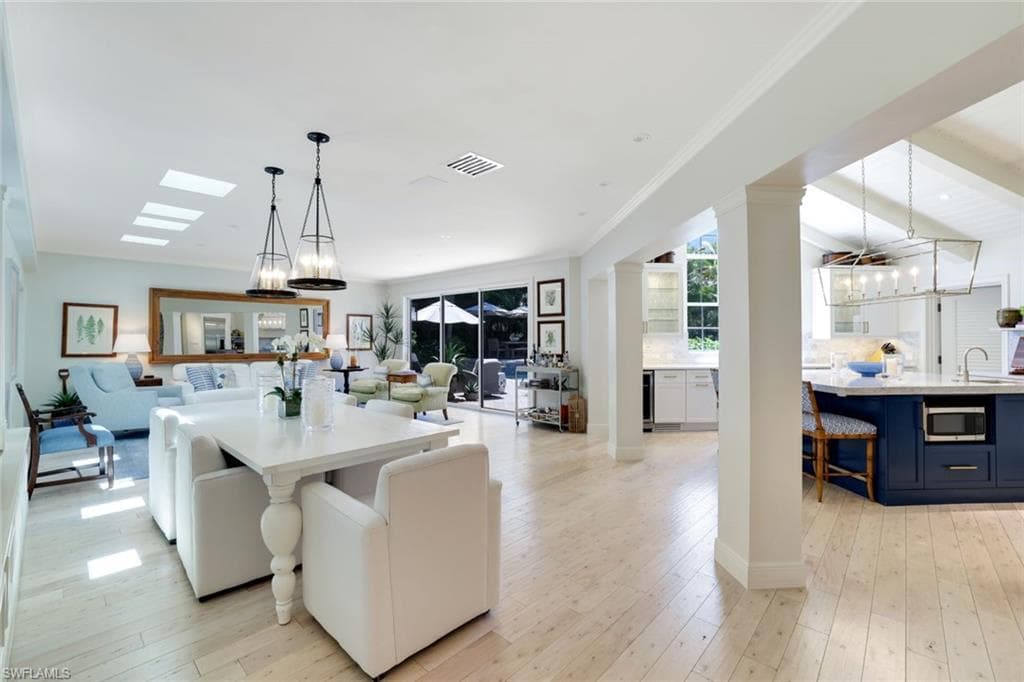 642 6th AVE N, NAPLES FL 34102-7