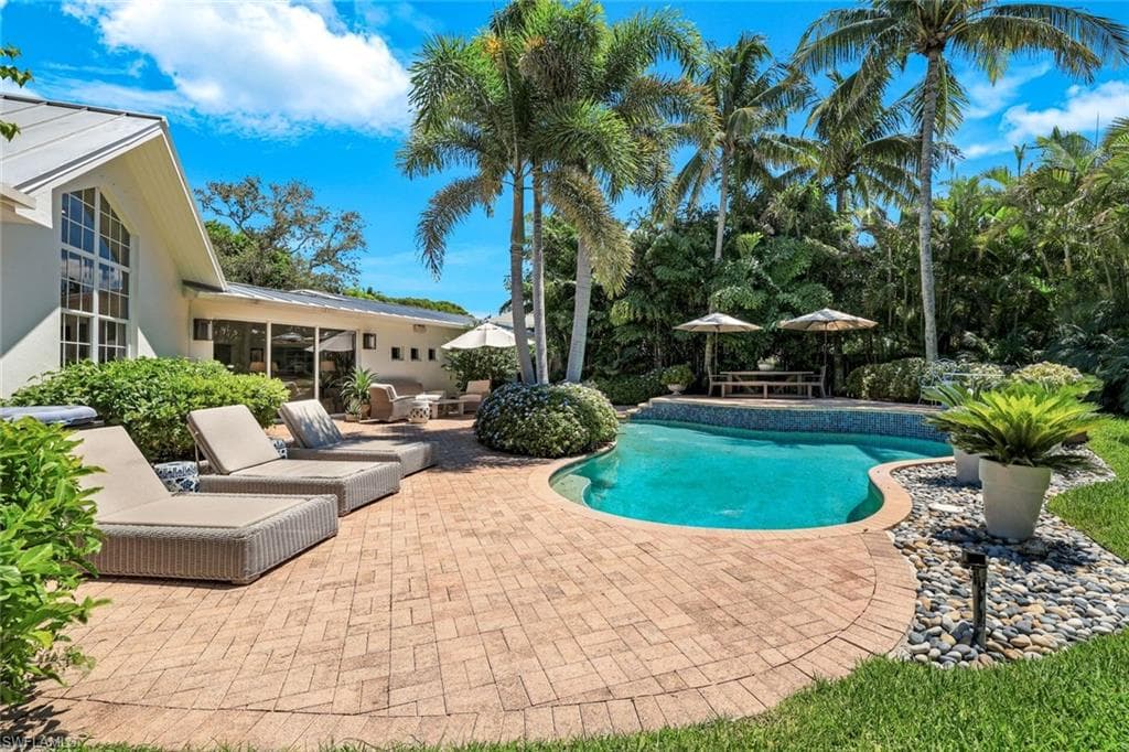 642 6th AVE N, NAPLES FL 34102-24