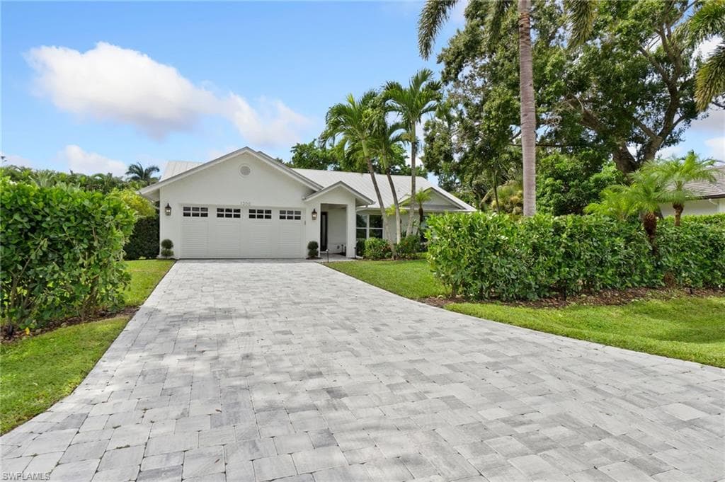 1200 Cypress Woods DR, NAPLES FL 34103-28