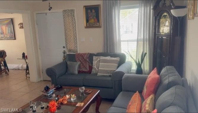 199 Leawood CIR, NAPLES FL 34104-4