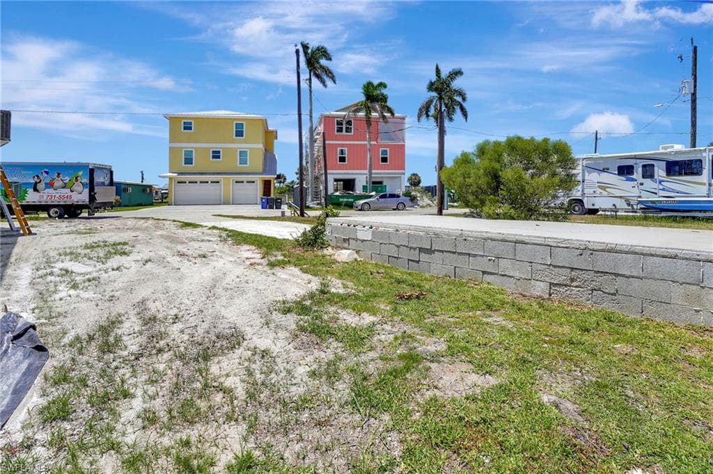 856 Oak ST, FORT MYERS BEACH FL 33931-15