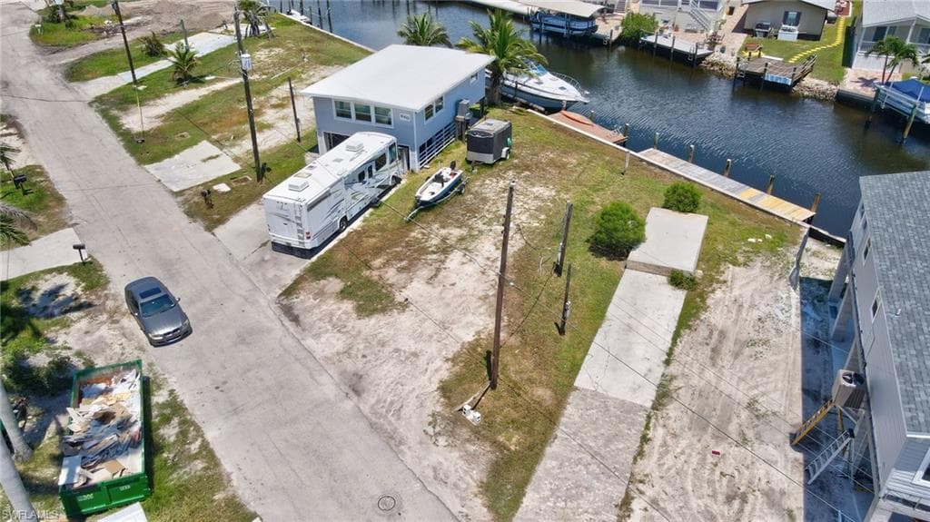 856 Oak ST, FORT MYERS BEACH FL 33931-4